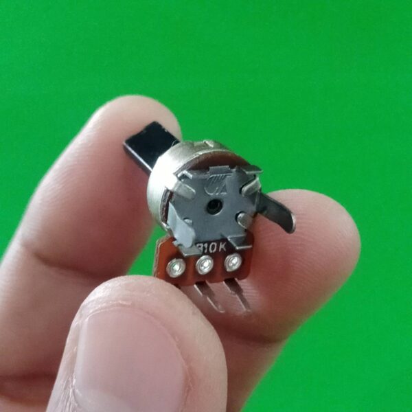 โพเทนชิโอมิเตอร์ วอลลุ่ม โวลลุ่ม Potentiometer 3 ขา แนวตั้ง แกน D 15mm B10K B50K B100K #R1212N 3VD-15mm (1 ตัว) - Image 4