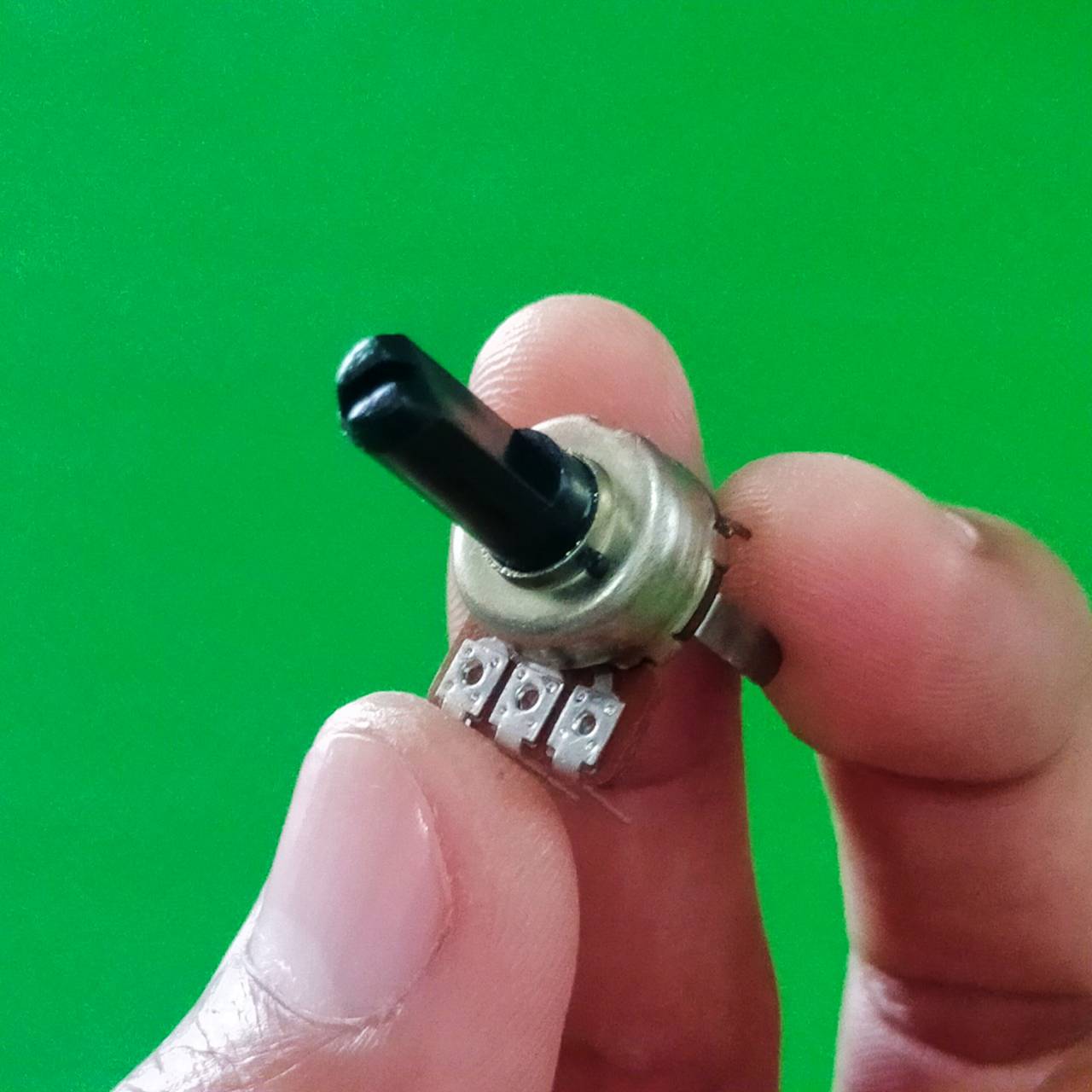 โพเทนชิโอมิเตอร์ วอลลุ่ม โวลลุ่ม Potentiometer 3 ขา แนวตั้ง แกน D 15mm B10K B50K B100K #R1212N 3VD-15mm (1 ตัว) - Image 3